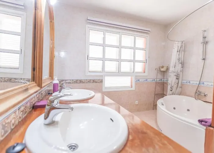 Villa 3 Bedroom In El Duque