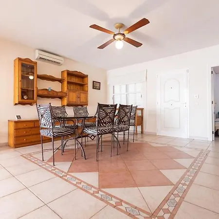 3 Bedroom In El Duque 别墅 *