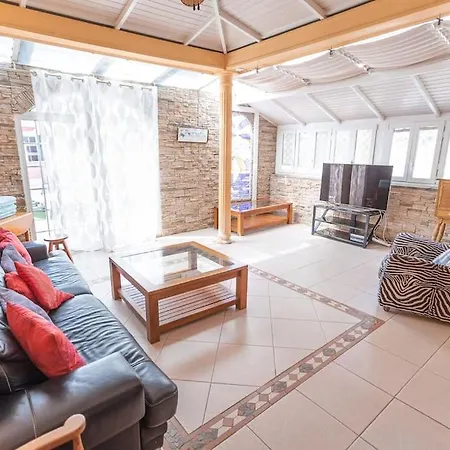 빌라 3 Bedroom In El Duque